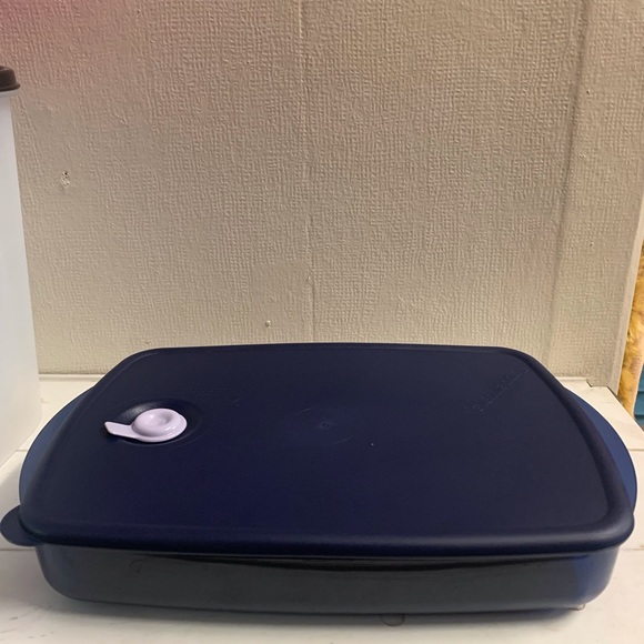 New Tupperware Vent 'N Serve® Large Rectangular Divided Dish Container. - Picture 6 of 6